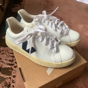 Veja Urca Sneakers